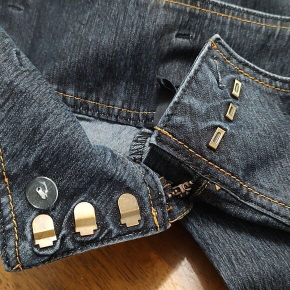 Bisou Bisou black rough hem capris  Sz 6 - Picture 9 of 10